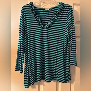 Great condition Crown & Ivy top. Size XL.